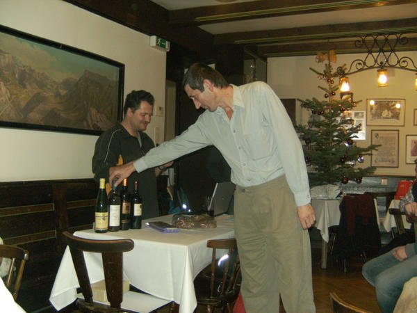 siegerehrung_blitzen_cardaklija_nimmt_preis_fr_verspteten_hasanovic siegerehrung_blitzen_cardaklija_nimmt_preis_fr_verspteten_hasanovic